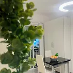 Cozy Central Apartment - Swieqi